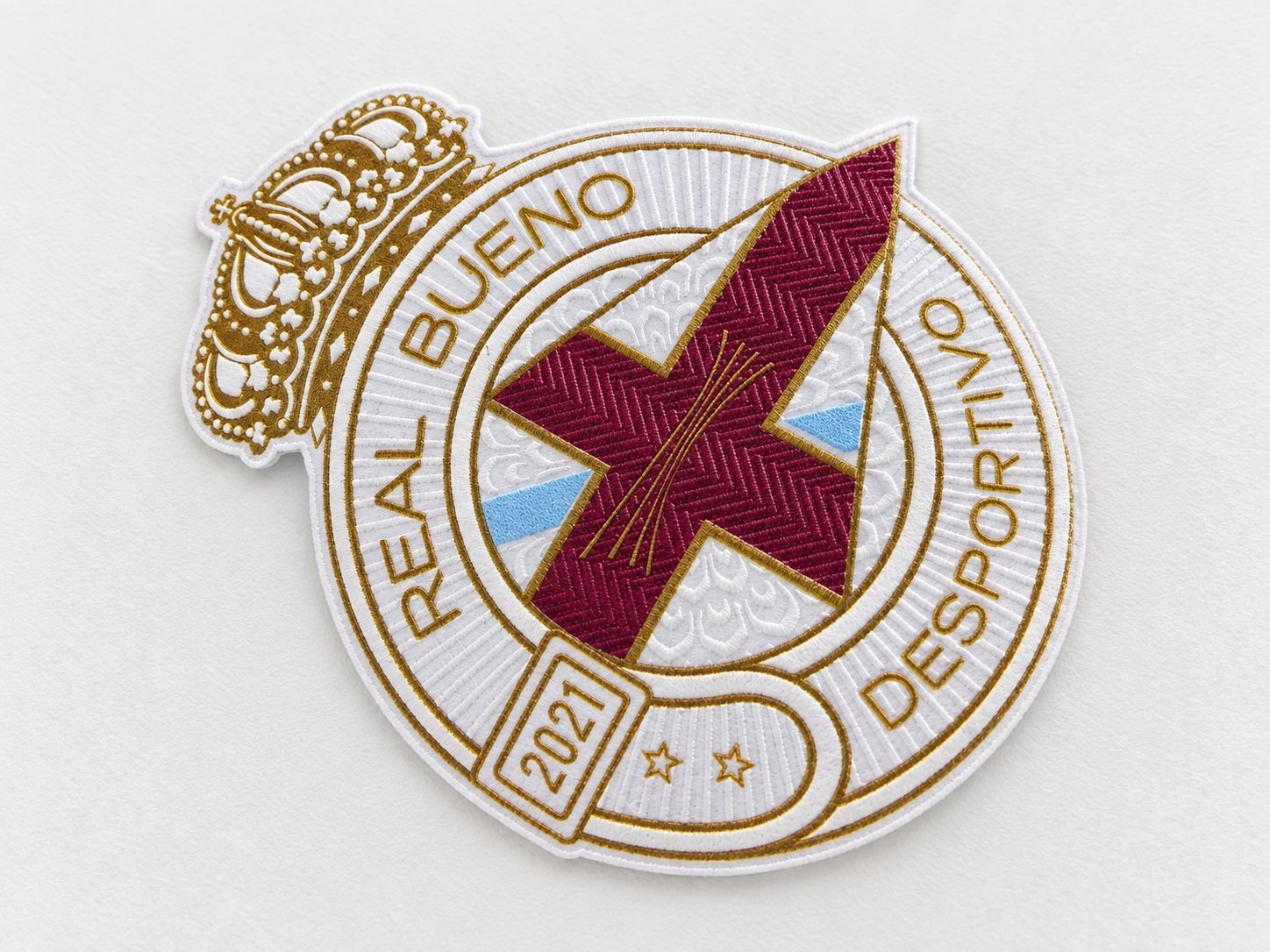 Escudo Real Bueno Desportivo em TPU: alto relevo emborrachado com contornos dourados